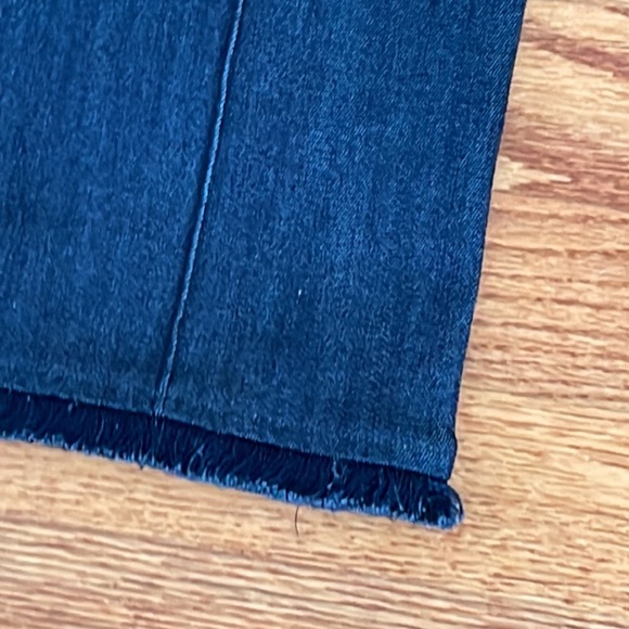 Elizabeth and James Flat Front Jeans Stretch Frayed Hem Sz 6 PERFECT - Picture 2 of 6